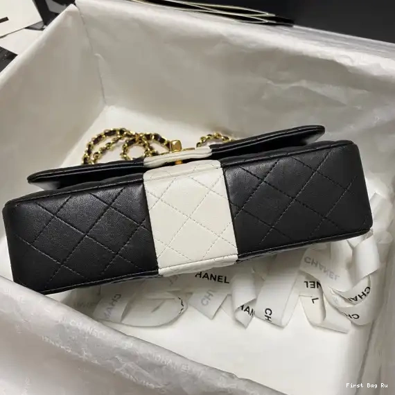 First Bag Ru CHANEL HANDBAG CHANELASSIC 0626